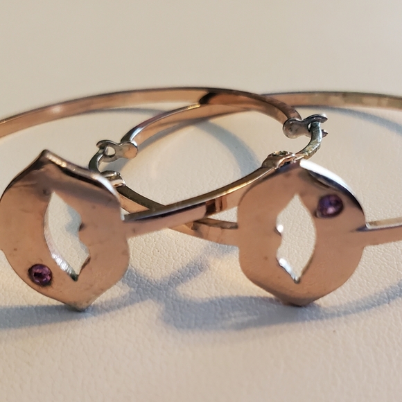 Betsey Johnson Rose Gold Tone Metal Lips Hoops - Picture 3 of 5